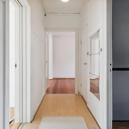 Apartment Charming Retreat Near