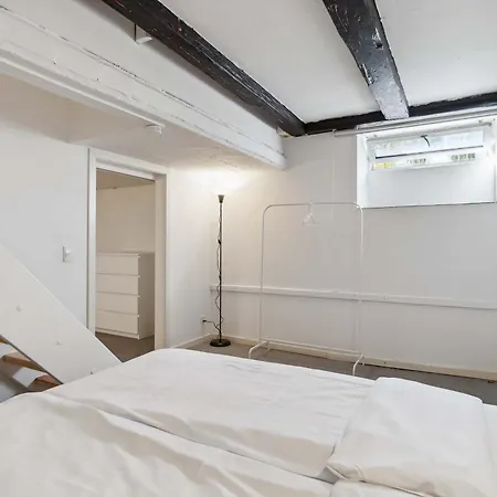 Apartment Charming Retreat Near *