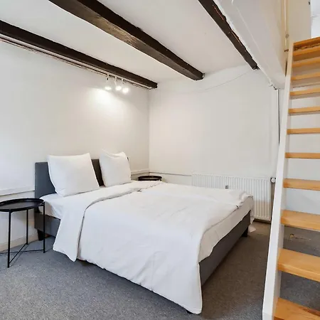 Charming Retreat Near Apartment