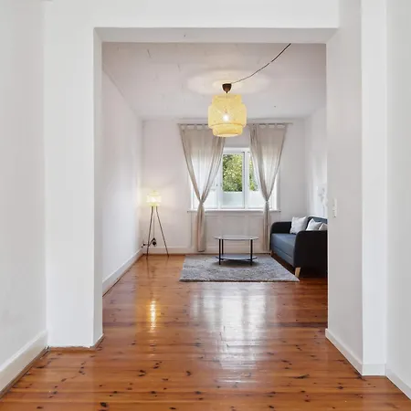 Charming Retreat Near Apartment *